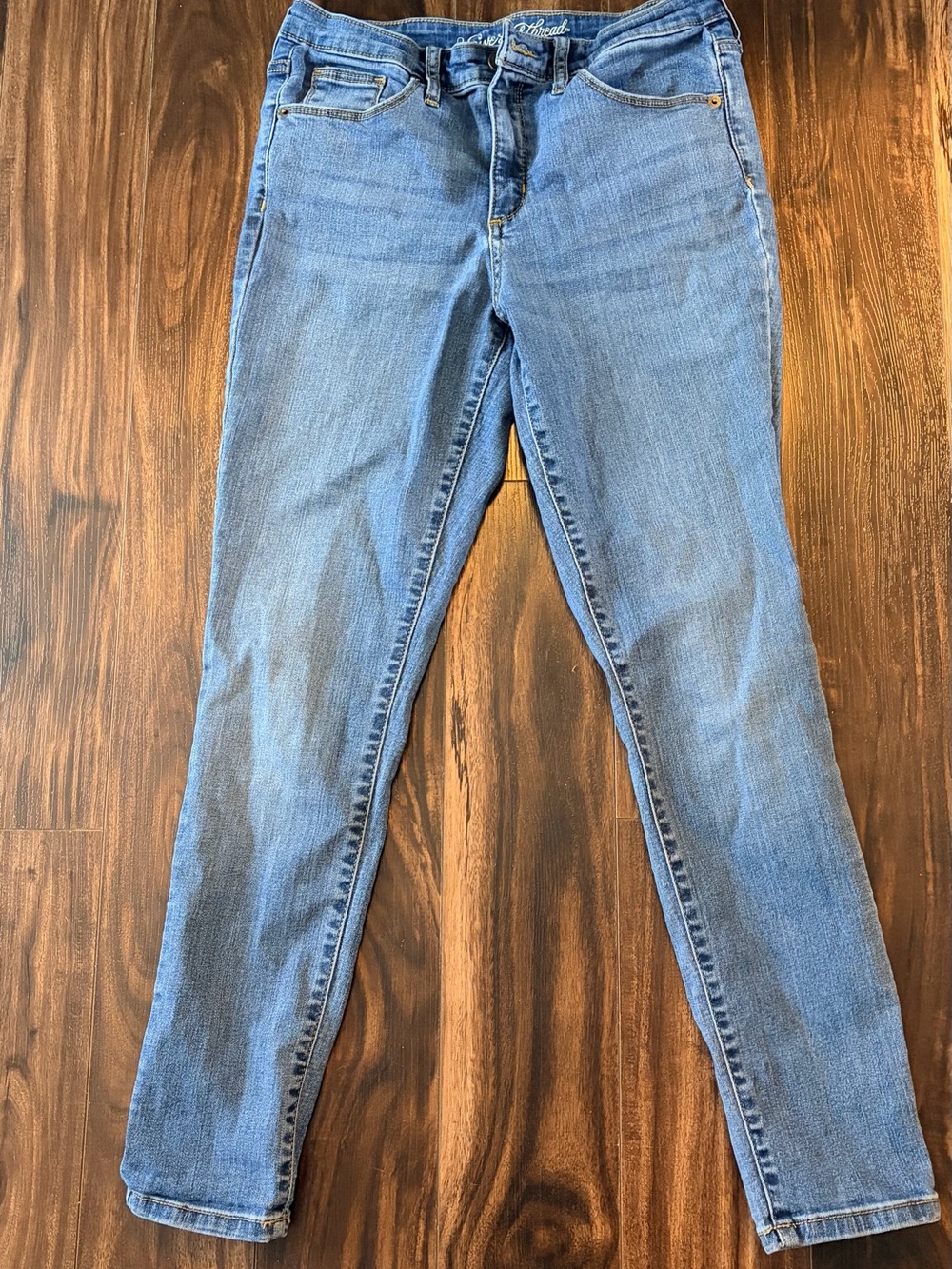 Universal Thread Women’s Light Wash Skinny Jeans
